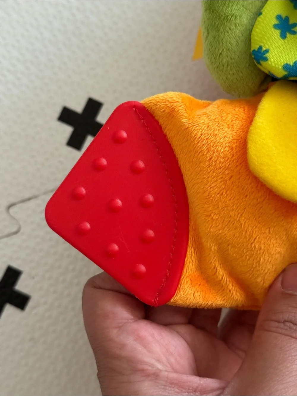 Melissa & Doug Multi-Textured Flip Fish sensory Baby Toy Orange Multi 0-9m GUC